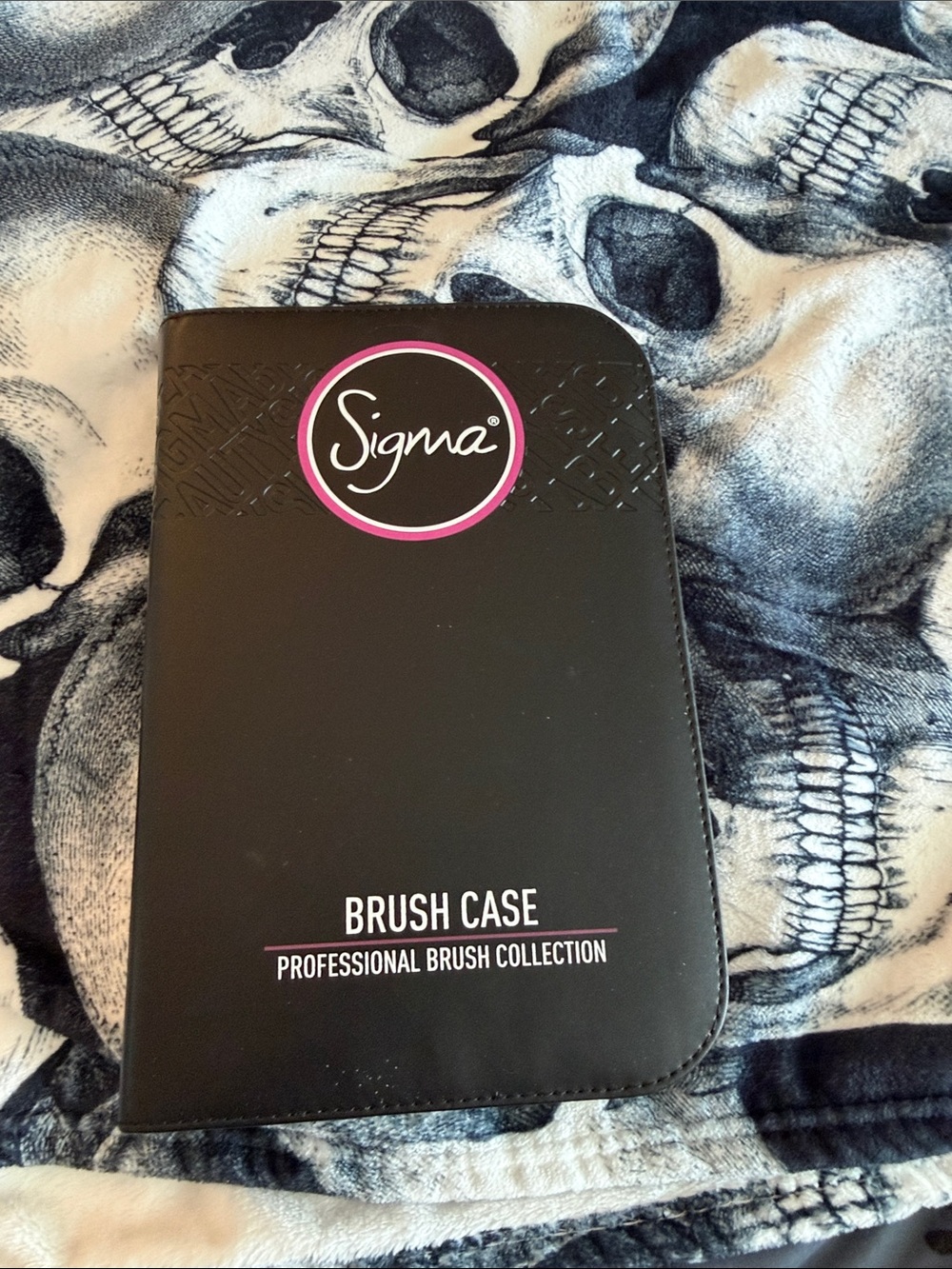 Sigma Beauty Black Brush Case with Pink Accents